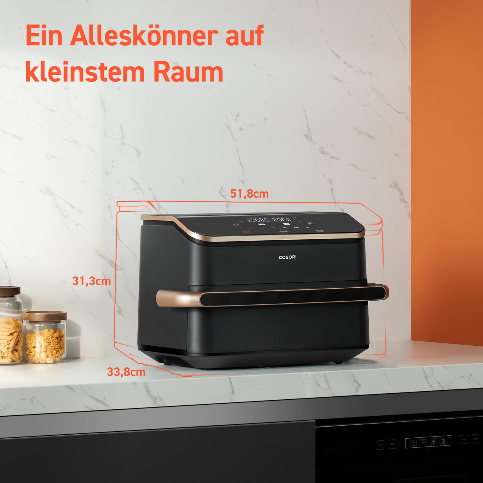 Eine schwarze Heißluftfritteuse mit goldenen Akzenten auf einer weißen Arbeitsplatte.