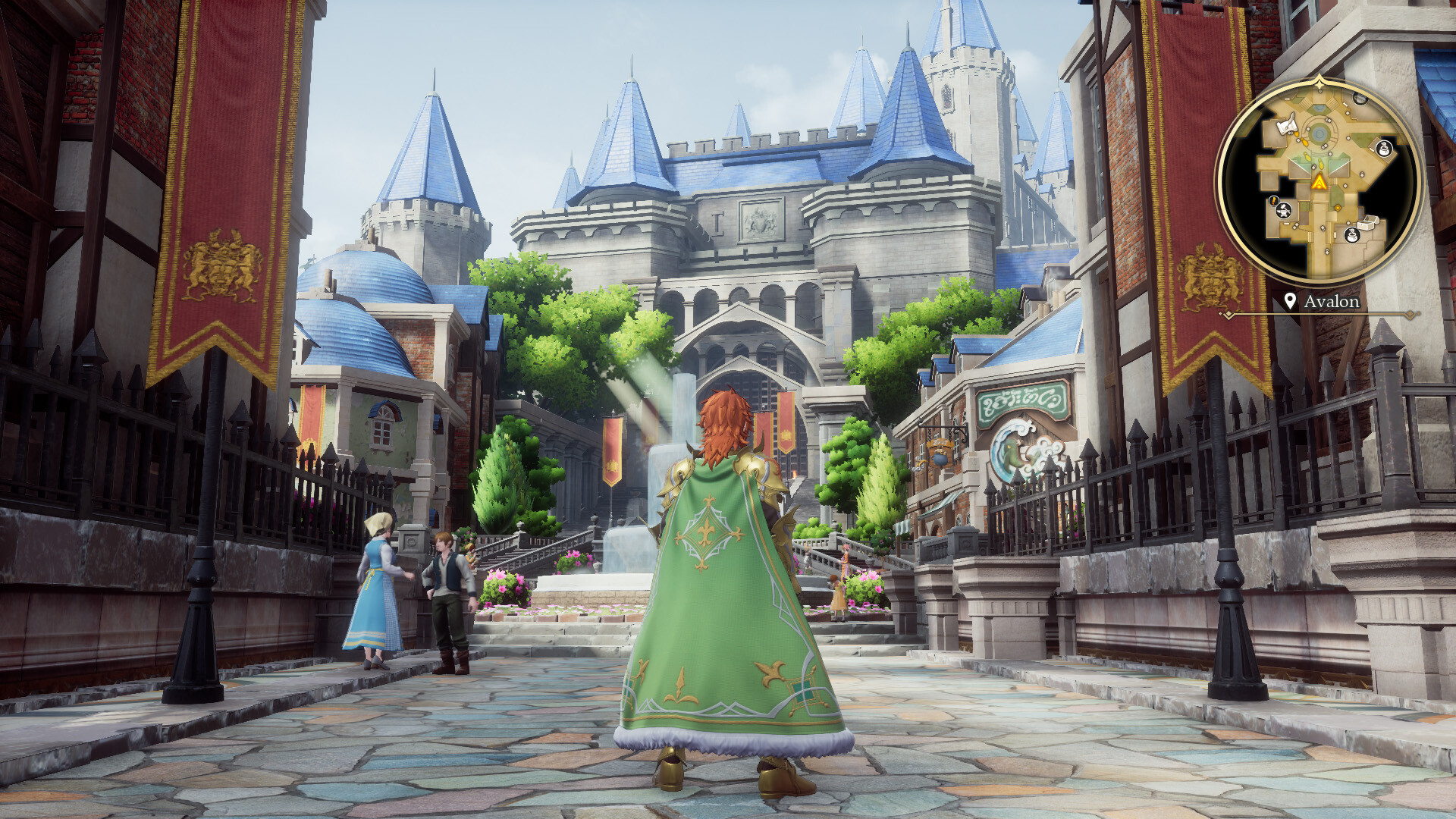 Eine Spielszene mit einer Figur in einem grünen Umhang, einem Schloss und einer Straßenansicht.