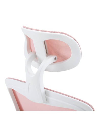 Primer plano del reposacabezas de una silla de oficina rosa y blanca. La silla está sobre un fondo blanco.