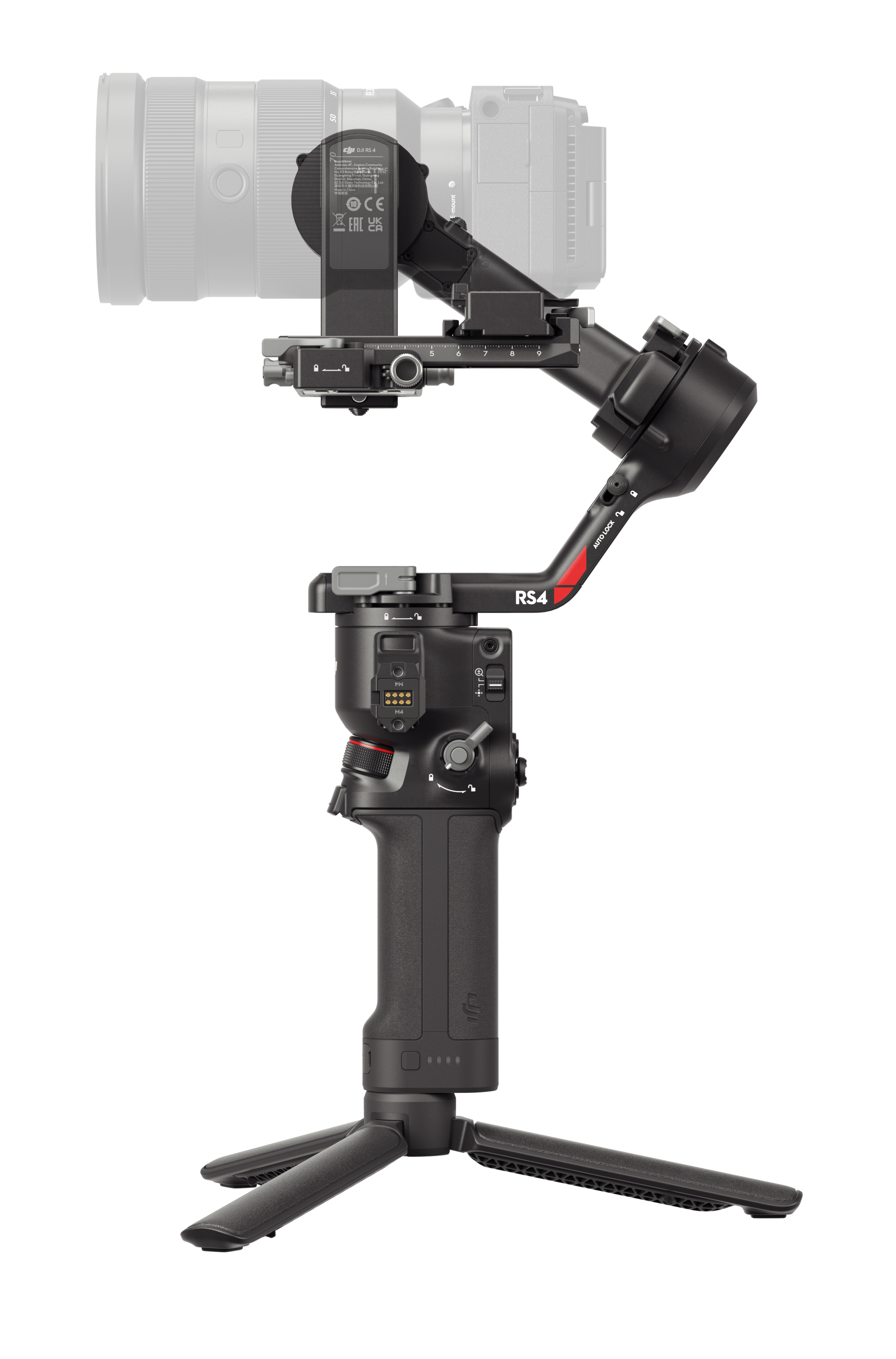 Kamera i obiektyw zamontowane na czarnym stabilizatorze gimbal z statywem, na czarnym tle.