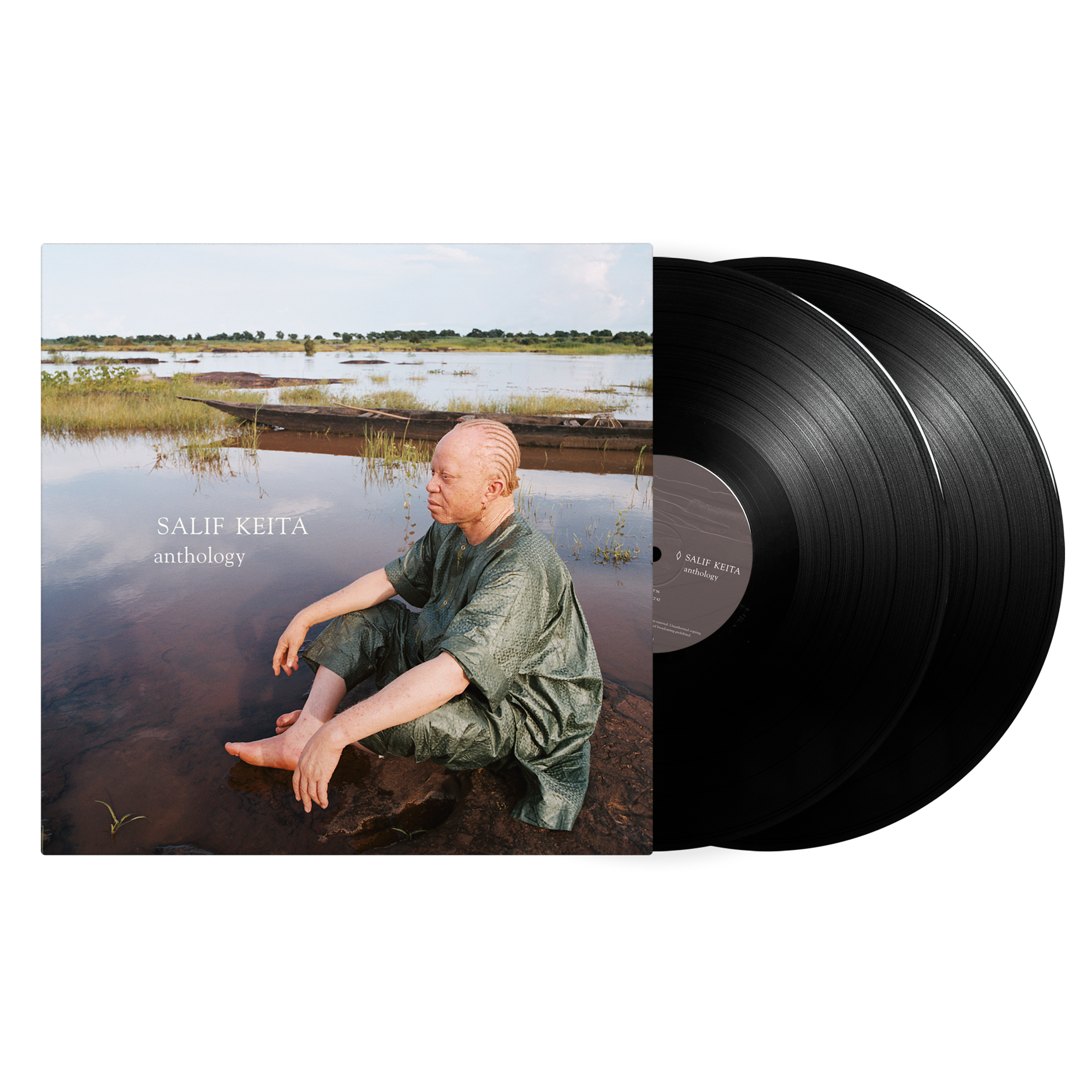 Zwei schwarze Schallplatten und ein Cover mit einem Foto eines Mannes am Wasser. Text: Salif Keita.