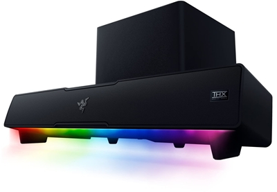 Zwarte Razer soundbar met LED-verlichting aan de onderkant en een subwoofer.