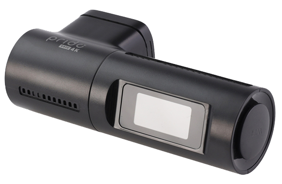 Czarna kamera samochodowa z prostokątnym ekranem i napisem "pride easy 14K". Jest ustawiona pod kątem w prawo.