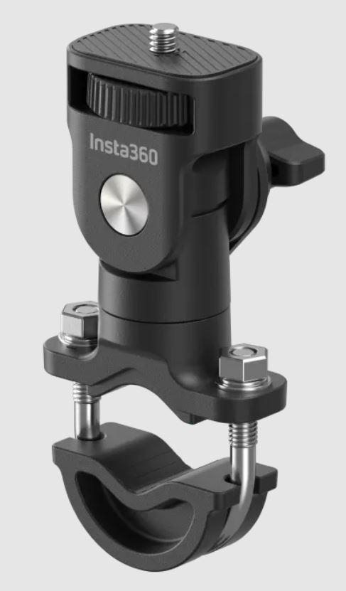 Schwarze Insta360-Kamerahalterung für ein Fahrrad, mit silbernen Details und einer Schraube.