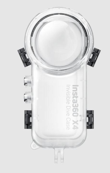 Insta360 X4 Invisible Dive Case. Transparente Hülle mit schwarzen Clips auf weißem Hintergrund.