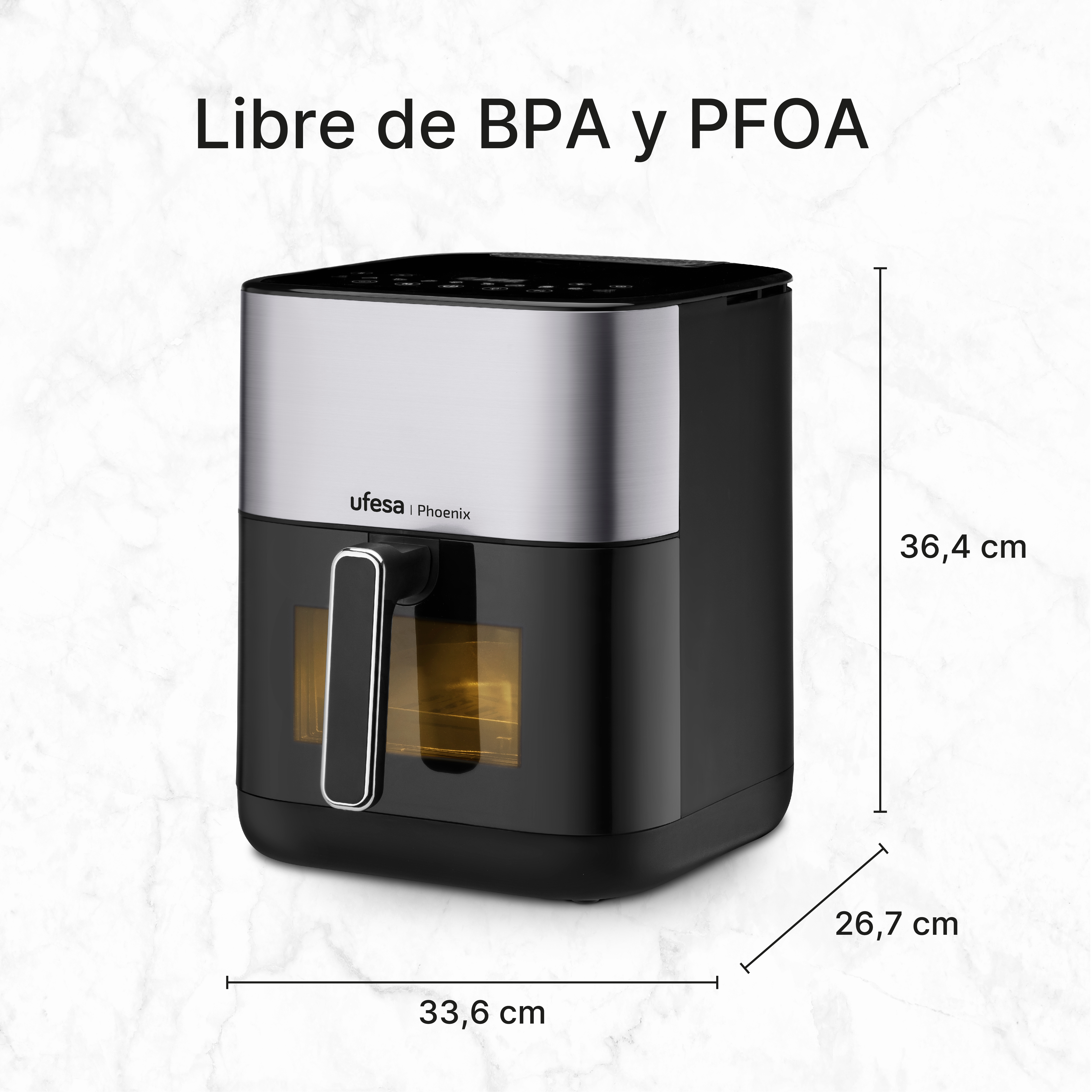 Una freidora de aire negra y plateada sobre una superficie de mármol con dimensiones.