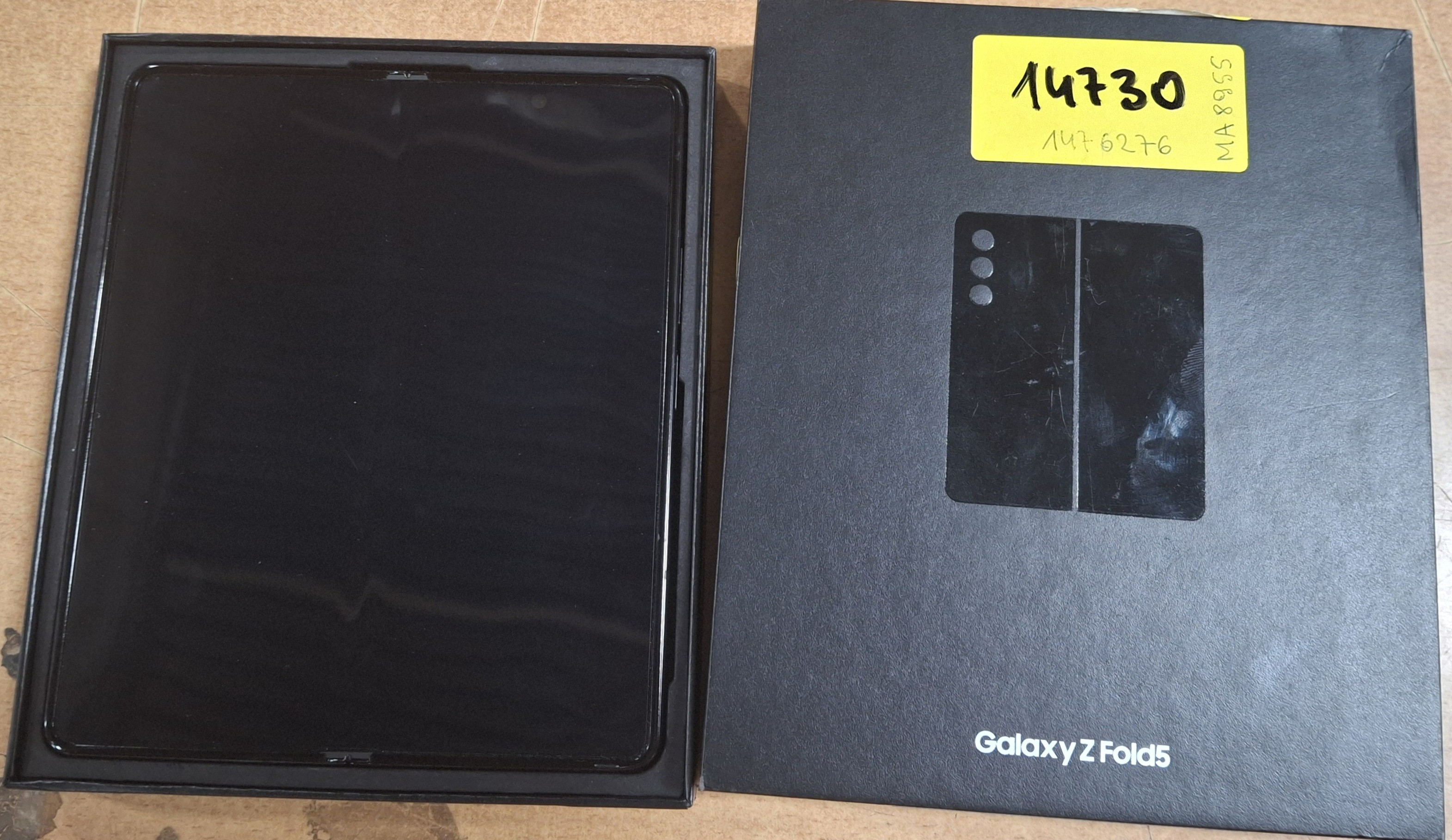 OUTLET - Smartfon SAMSUNG Galaxy Z Fold5 5G 12/256GB Czarny SM-F946BZKBEUE