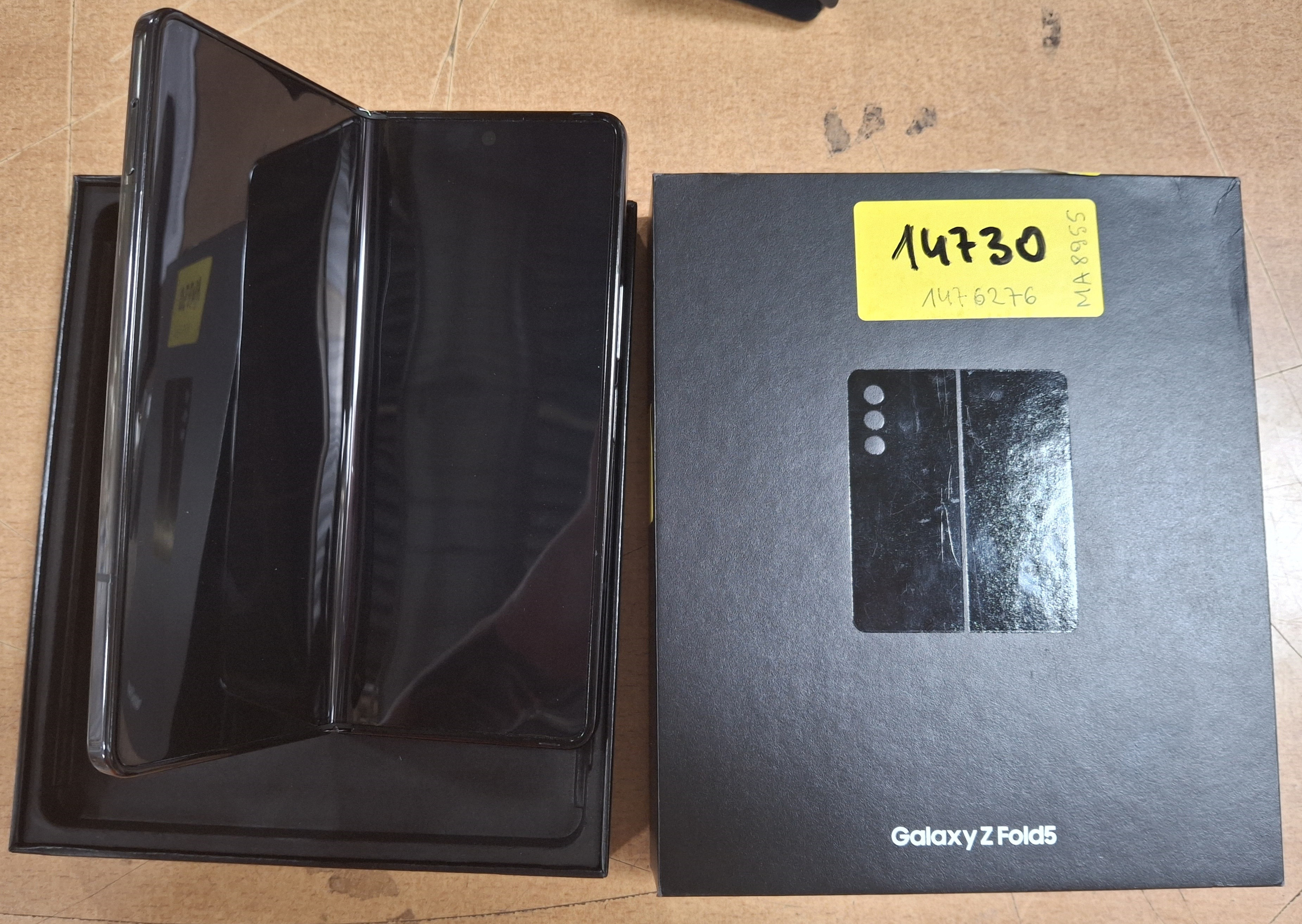 OUTLET - Smartfon SAMSUNG Galaxy Z Fold5 5G 12/256GB Czarny SM-F946BZKBEUE