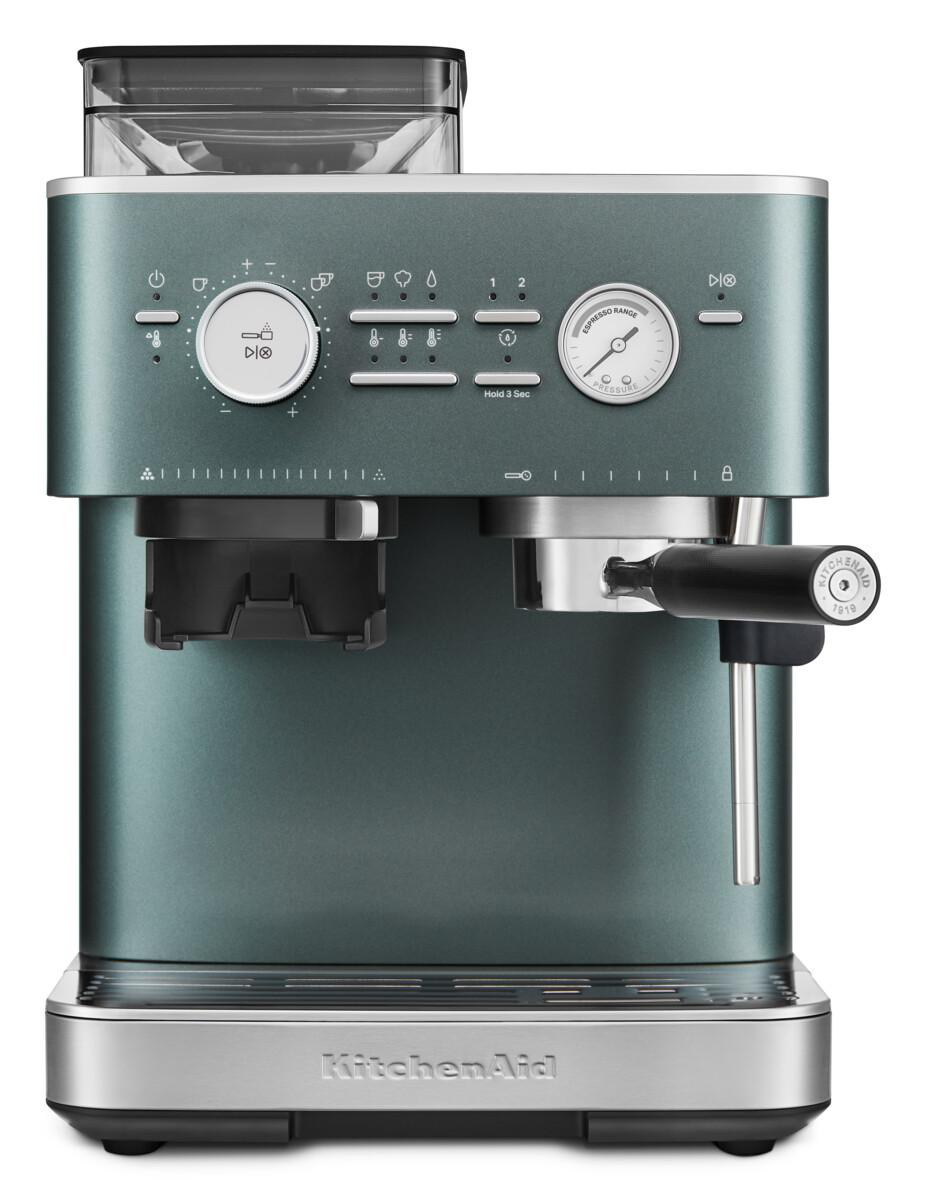 Eine teal-farbene KitchenAid Espressomaschine mit Mahlwerk, Bedienelementen und Manometer.
