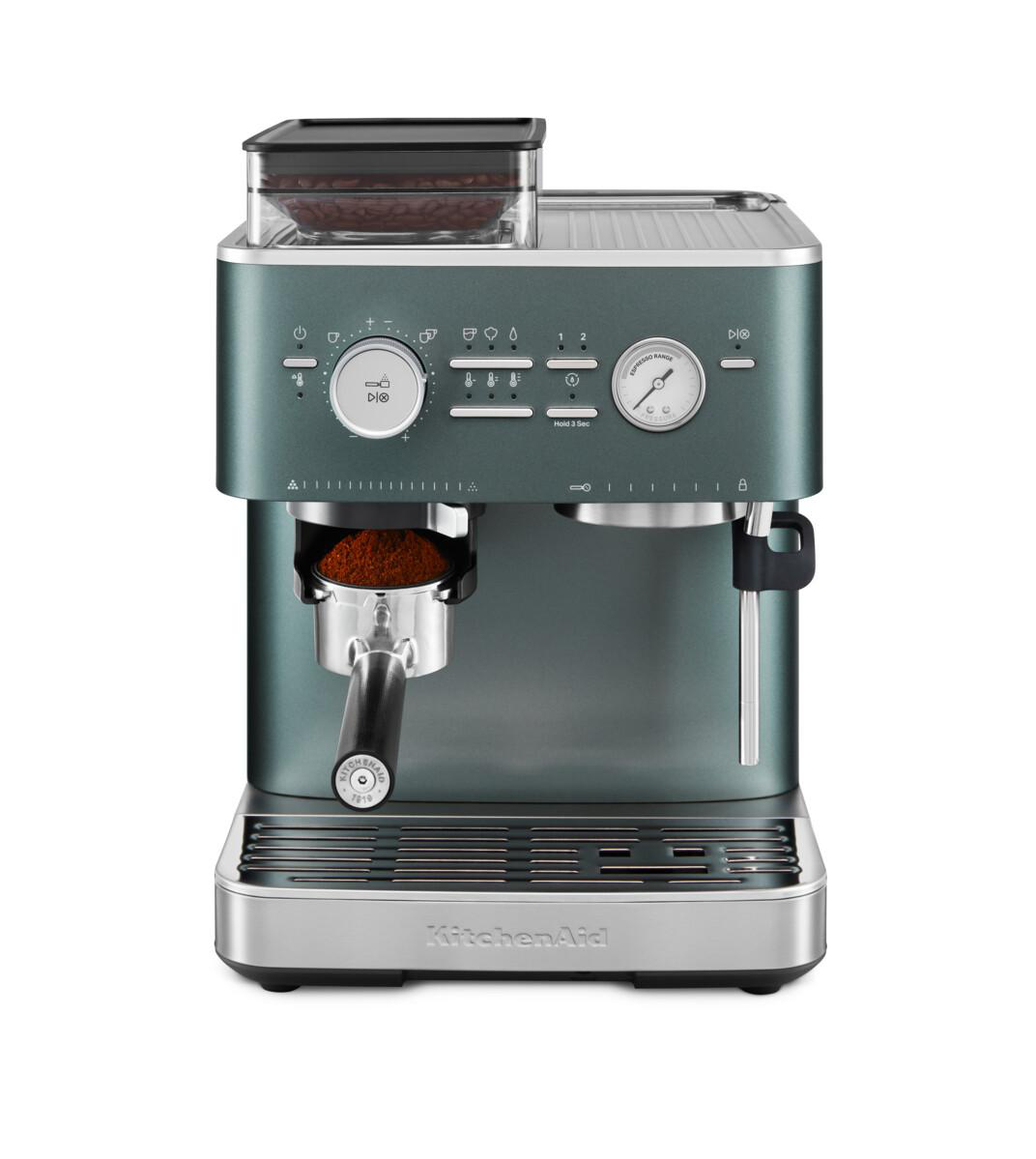 Grüne KitchenAid Espressomaschine mit Mahlwerk und Siebträger.