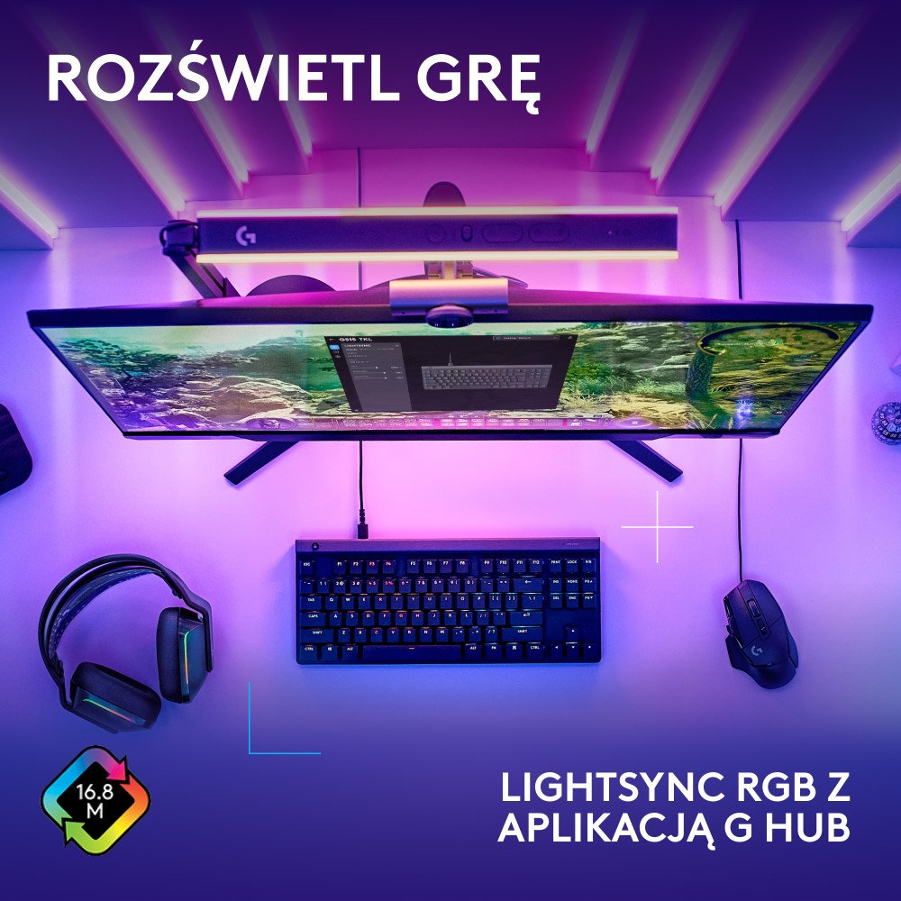 Konfiguracja do gier z monitorem, klawiaturą, słuchawkami i myszą z RGB.