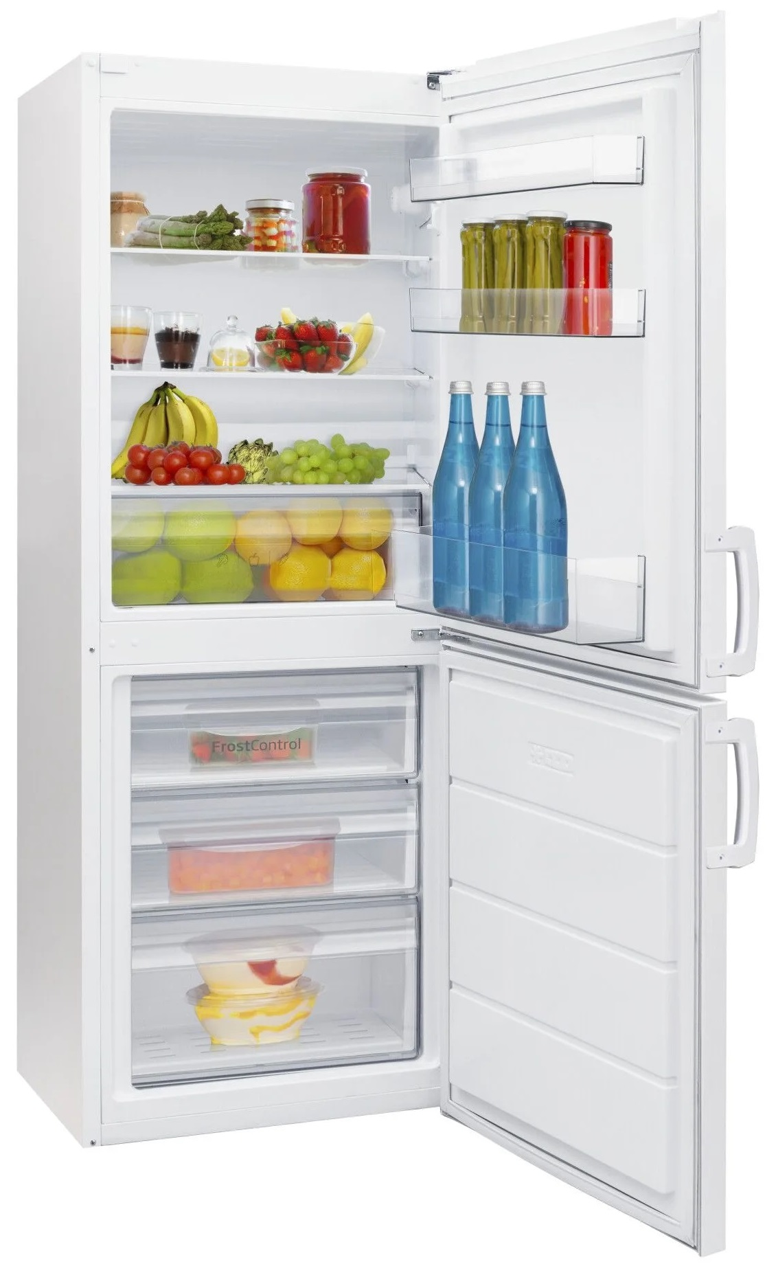 Biała lodówka z otwartymi drzwiami. Owoce, butelki i produkty spożywcze widoczne w lodówce.