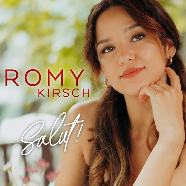 Eine lächelnde Frau, mit dem Namen „ROMY KIRSCH“ und dem Wort „Salut!“ in Weiß.