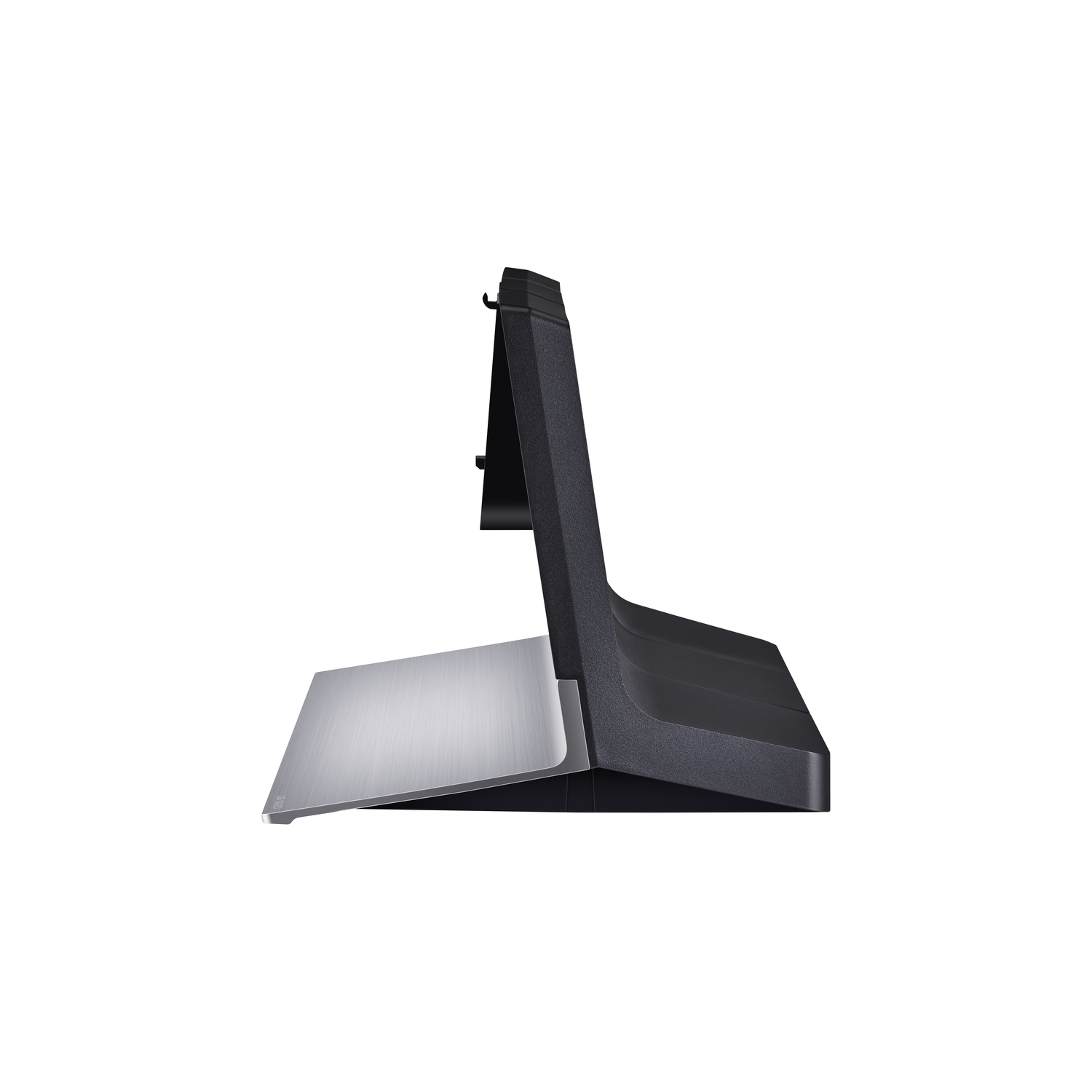 Een zwarte basis met een bevestigde schuine monitorstandaard, zijaanzicht.