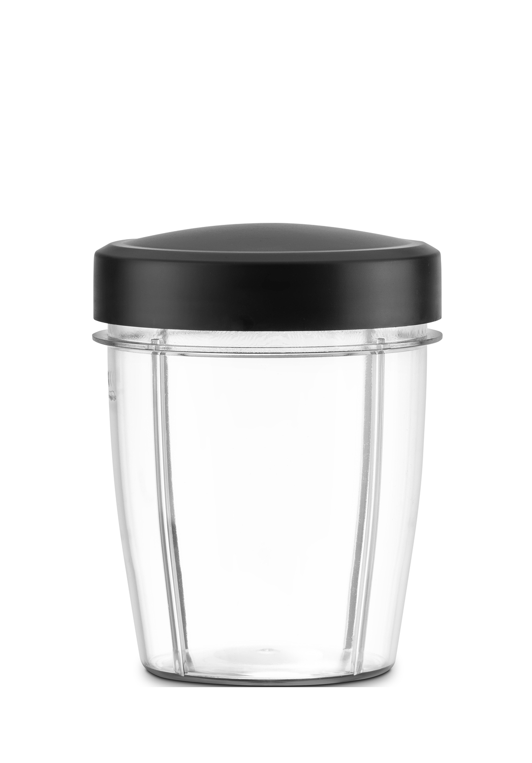 Un vaso de licuadora de plástico transparente con tapa negra.