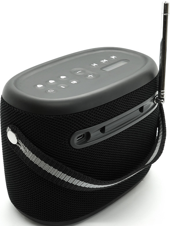 Ein schwarzes tragbares Radio mit Antenne und Trageriemen.