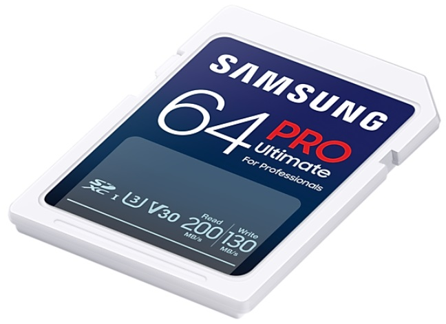 Karta SD Samsung 64GB Pro Ultimate w białej plastikowej obudowie.