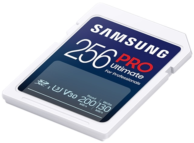 Karta SD Samsung 256 Pro. Ma tekst i symbole na bia łej ramce.
