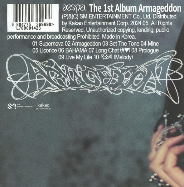 Albumcover mit weißem Text auf dunklem Hintergrund. Der Titel ist 'Armageddon' von aespa.