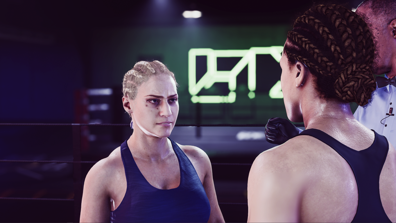 Dwie kobiety na ringu bokserskim naprzeciwko siebie, w tle sędzia.