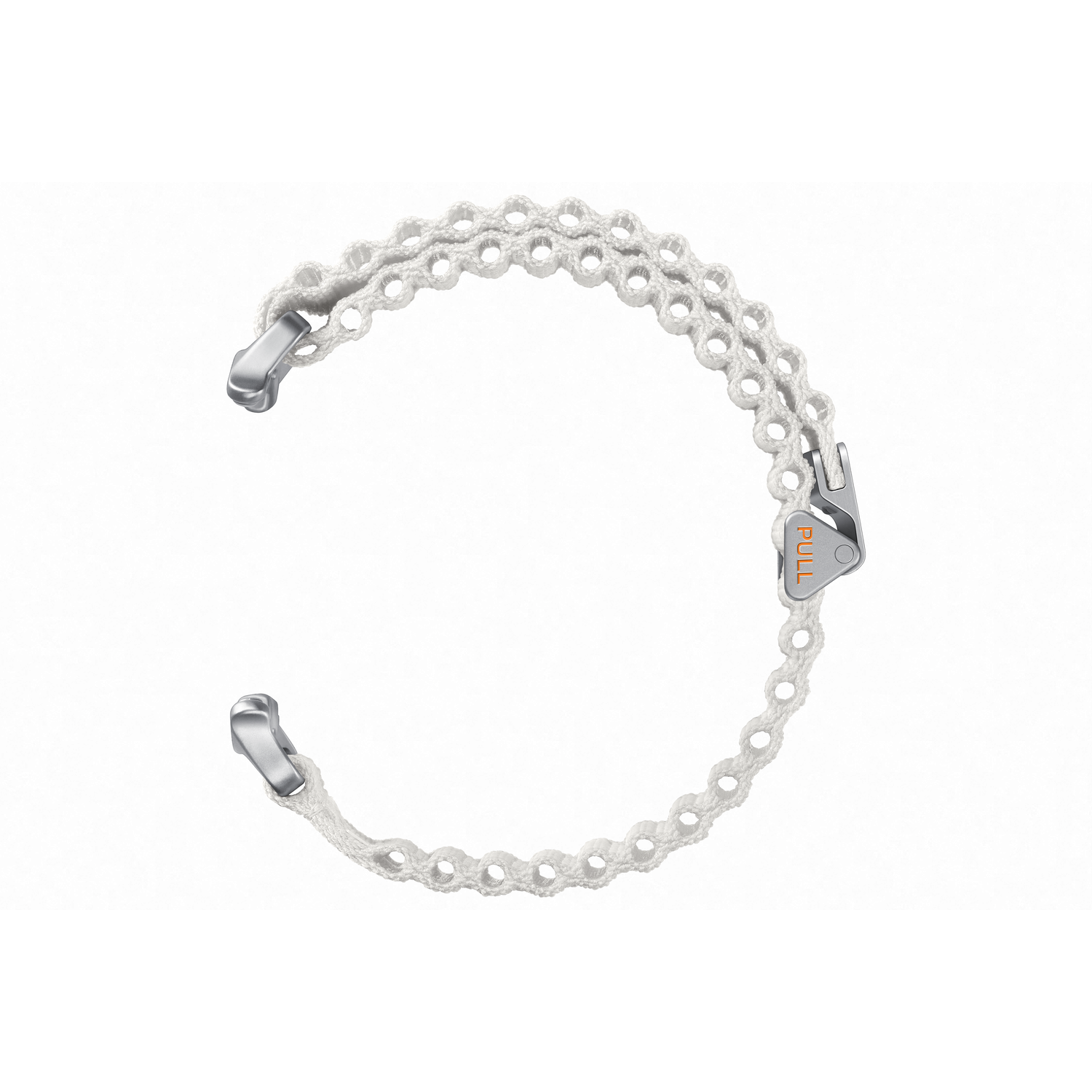 Een witte, cirkelvormige armband met een metalen sluiting en uiteinden. De sluiting is gemarkeerd met 'PULL'.