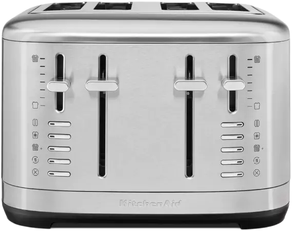 Egy ezüst KitchenAid kenyérpirító négy nyílással és vezérlőkarral.