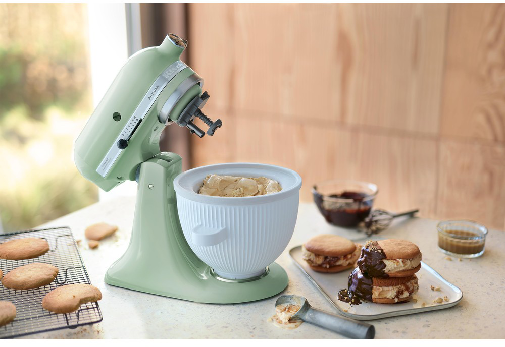 KitchenAid mixer fagylalt tálalással és fagylalt szendviccsel.