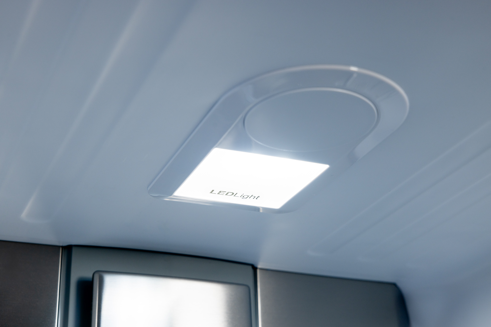 Zbliżenie światła lodówki z tekstem LED Light.