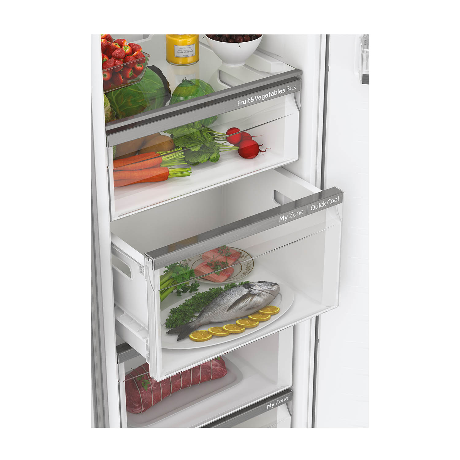 Interno frigorifero con frutta, verdura e pesce nei cassetti, interno bianco con vetro.