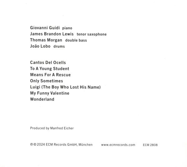 Text auf weißem Papier mit Namen von Musikern, Songtiteln und Produktionsdetails.