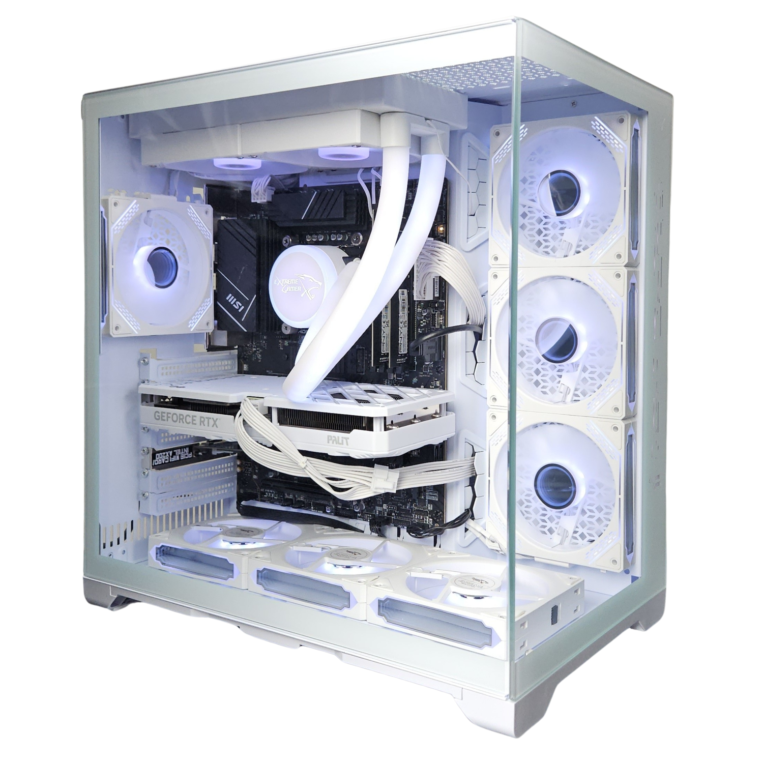 Witte pc-kast met glazen zijkant, ventilatoren en interne componenten.