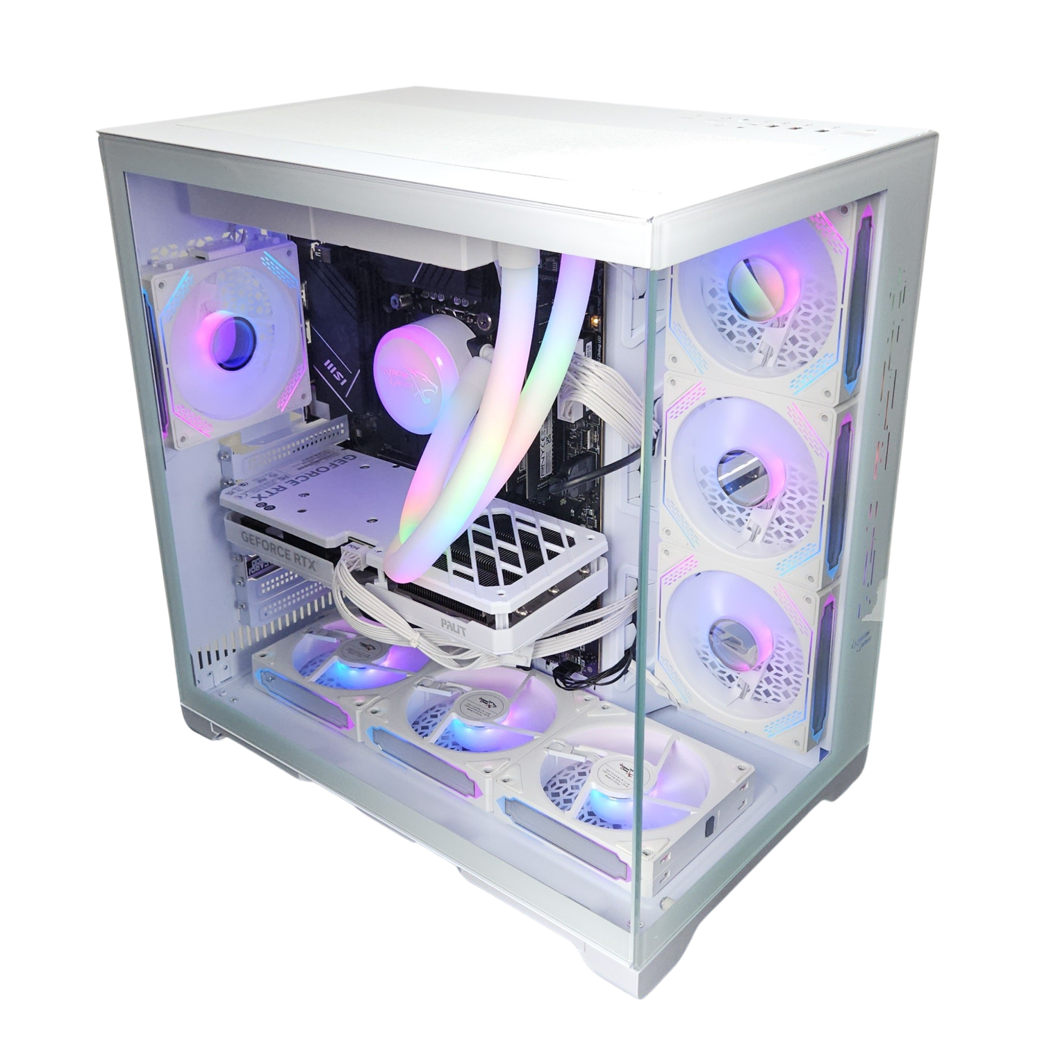Witte pc-behuizing met interne componenten, inclusief ventilatoren met RGB-verlichting, in een donkere kamer.