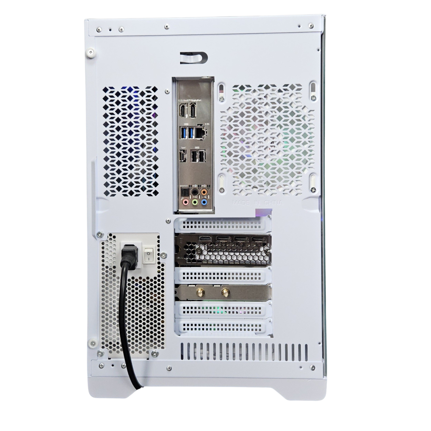 Achterkant van een witte computerkast. Toont poorten, ventilatoren en een voeding.