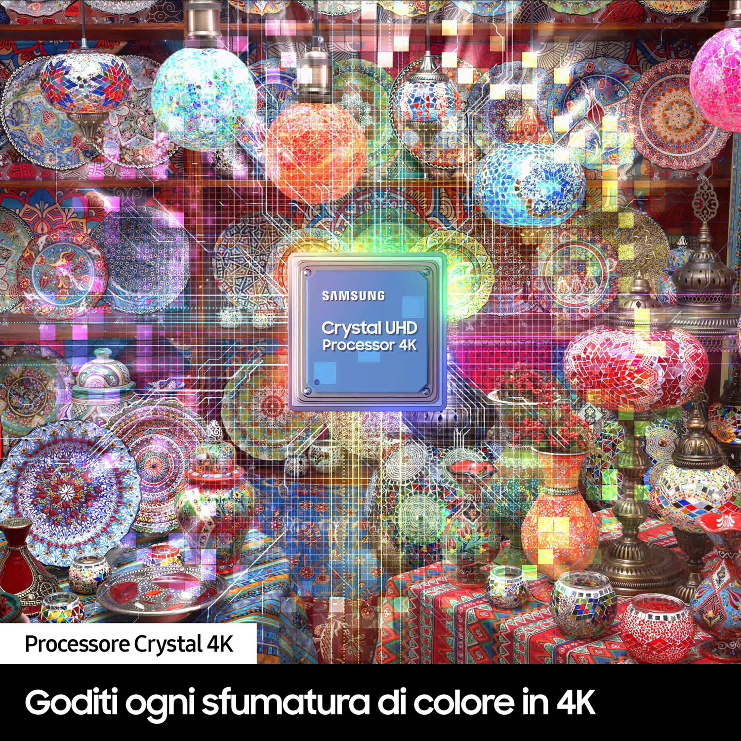 TV con display colorato, circondato da decorazioni, logo Samsung, processore 4K.