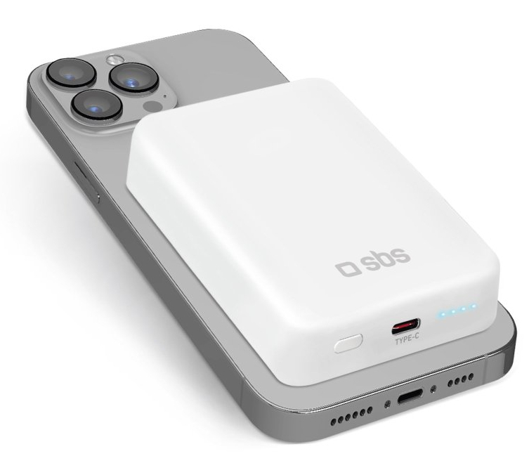 Biały power bank SBS na srebrnym telefonie. Power bank ma port i światła.