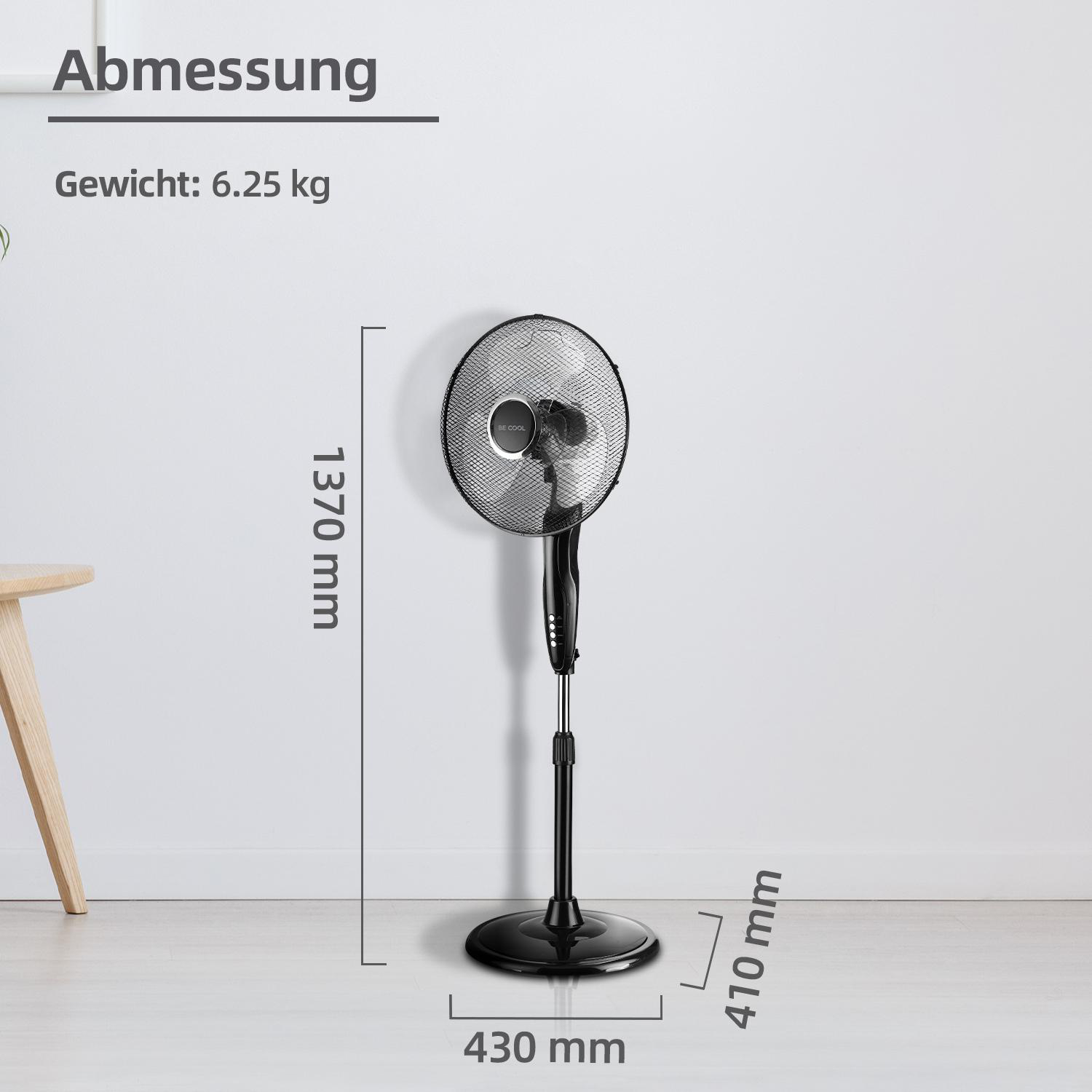 Ein schwarzer Standventilator mit Abmessungen und weißem Wandhintergrund.