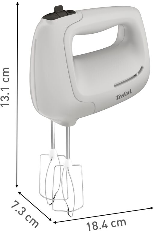 Fehér kézi mixer, megadott méretekkel: 13,1 cm, 7,3 cm, 18,4 cm.