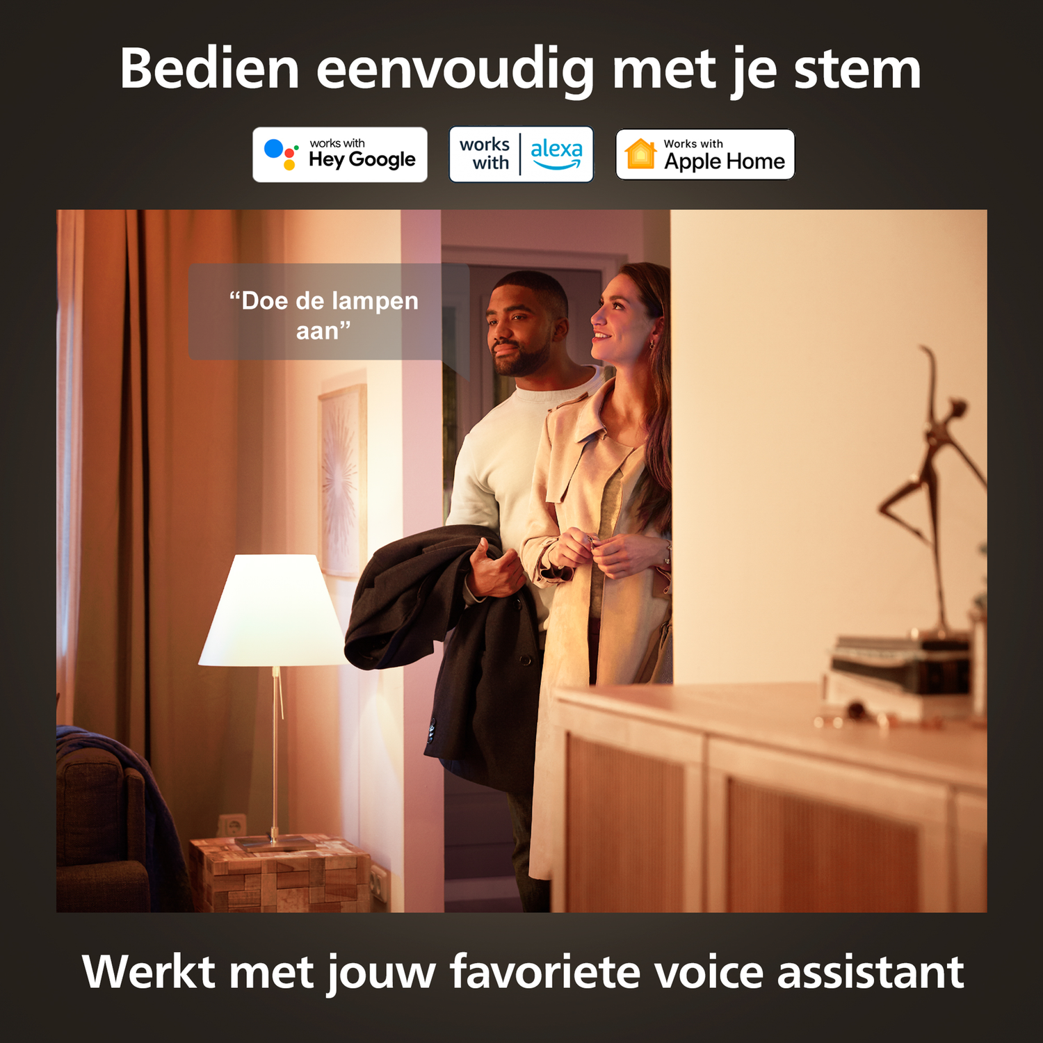 Een zwarte telefoonhoes met een ronde houder, met Interphone-merk.