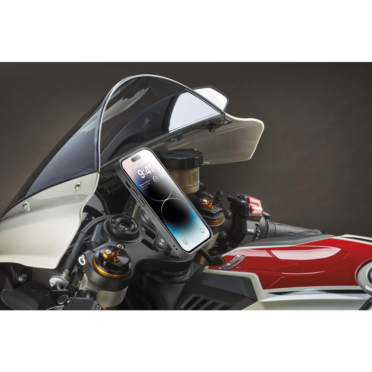 Motorrad mit Telefonhalterung. Telefon zeigt Zeit und Apps.