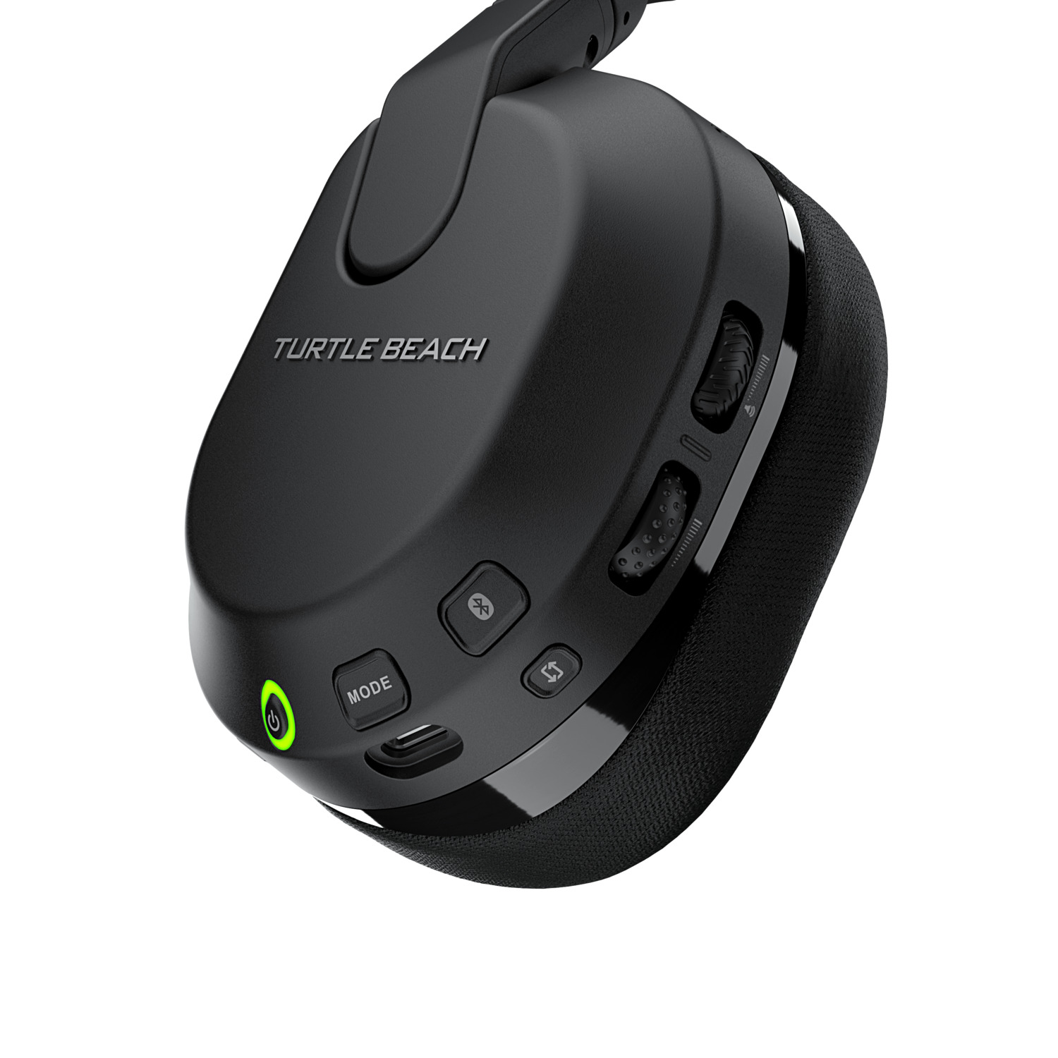 Zwarte Turtle Beach-headset met knoppen, groen licht aan en de merknaam zichtbaar.