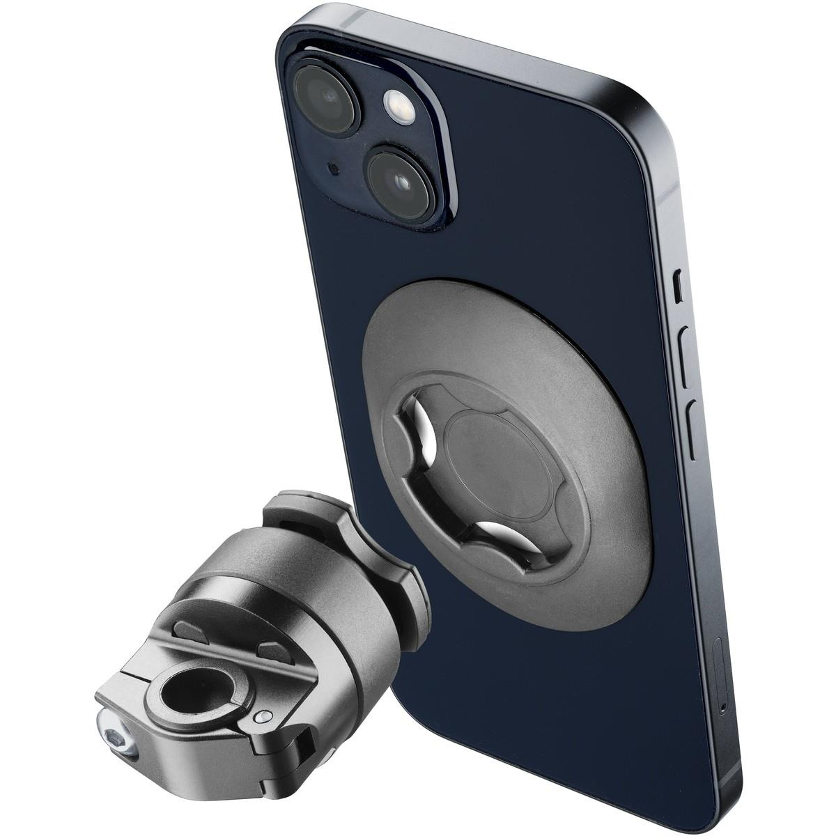 Ein schwarzes Telefon mit montierter Magnethalterung neben einer silbernen Telefonhalterungsbasis. Dunkler Hintergrund.