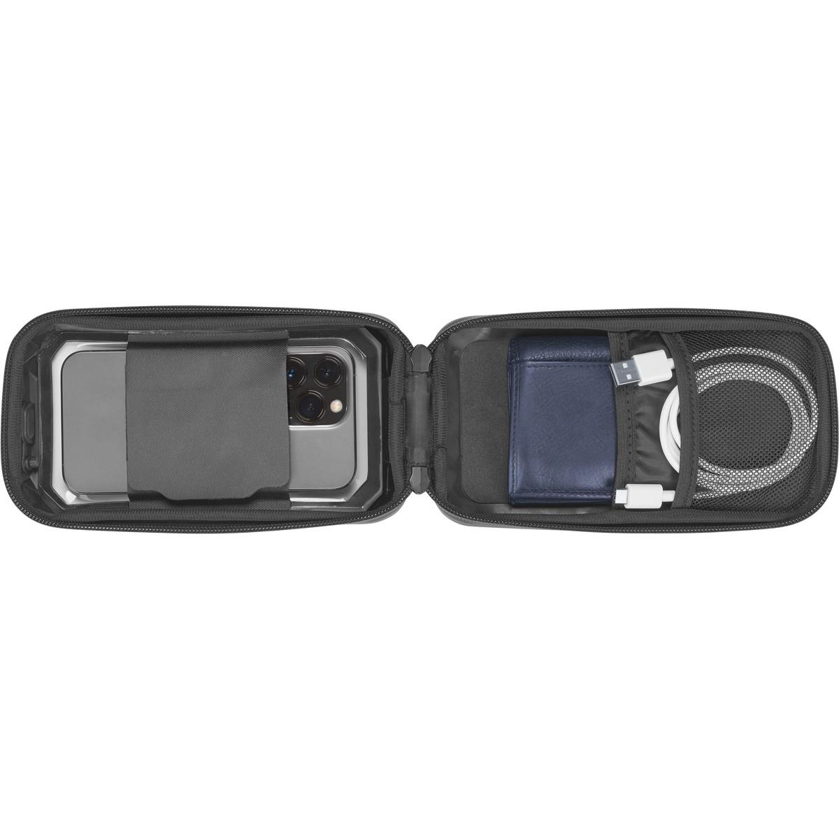 Ein offener schwarzer Reisekoffer, der ein Telefon, eine Brieftasche und ein Ladegerät zeigt, die alle ordentlich angeordnet sind.