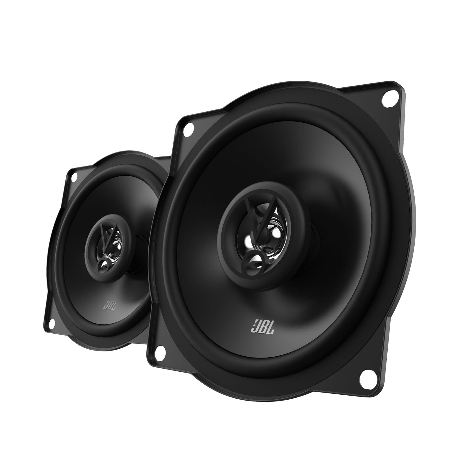 Twee zwarte JBL-luidsprekers, schuin geplaatst, geïsoleerd op een witte achtergrond.