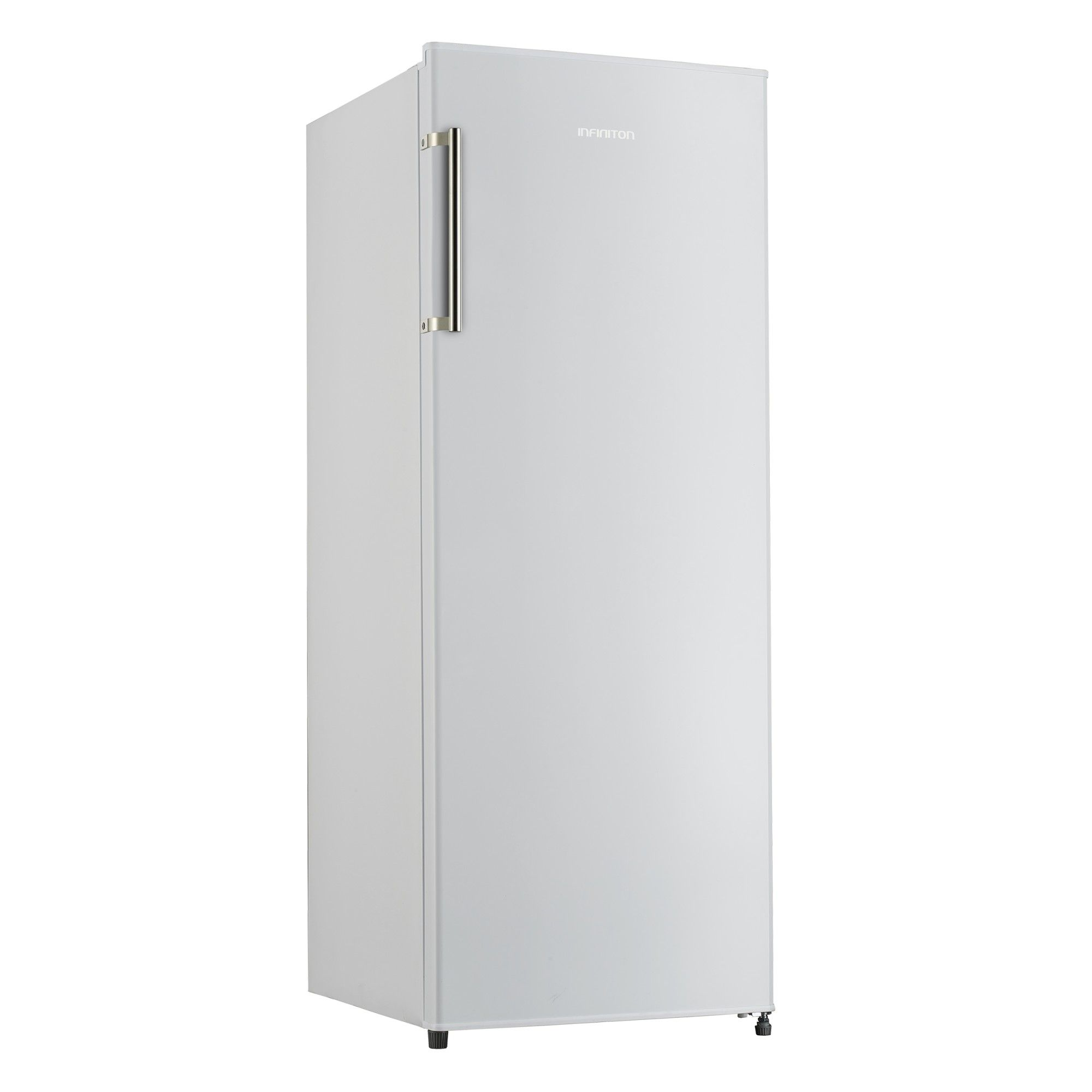 Un refrigerador blanco está de pie con una manija en el lado izquierdo. La marca está arriba.