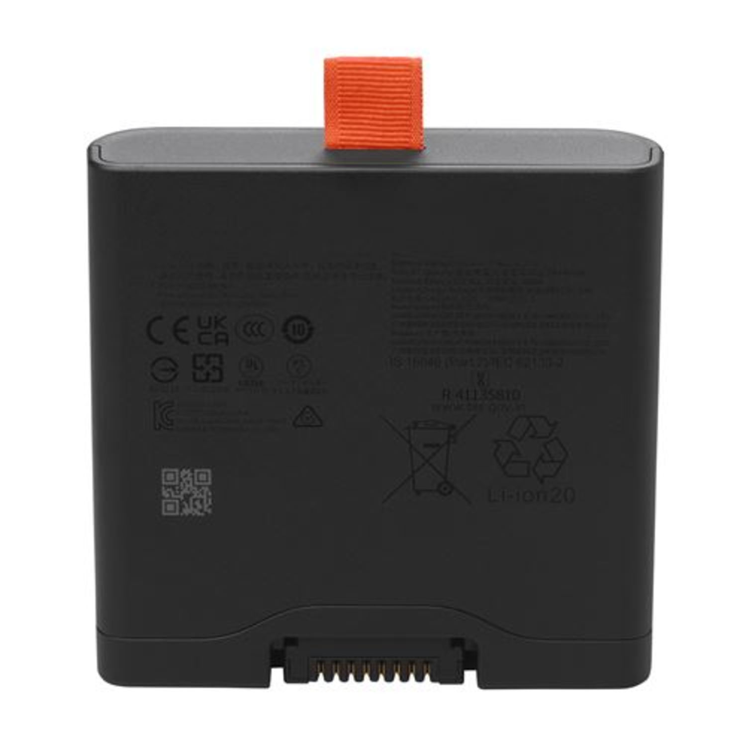 Een zwarte batterij met een oranje band en recyclingsymbolen.