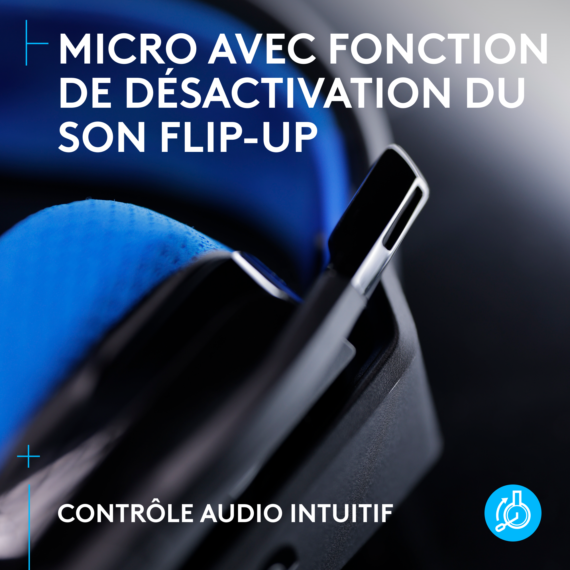 Gros plan d'un casque avec microphone rabattable. Le casque est noir et bleu.