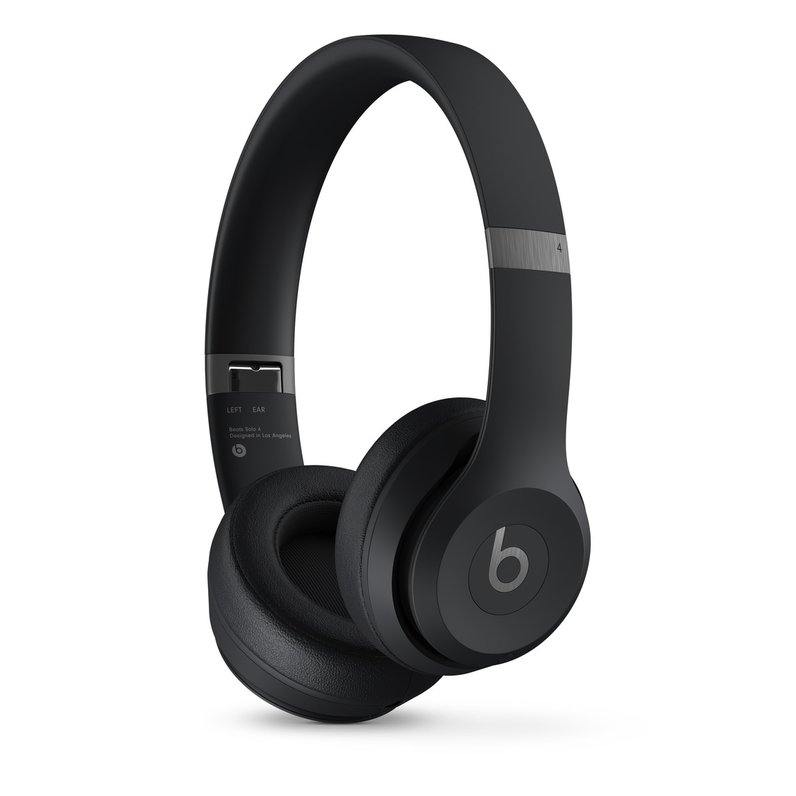 Siyah Beats Solo 4 kulaklık, beyaz zemin üzerinde izole edilmiş.