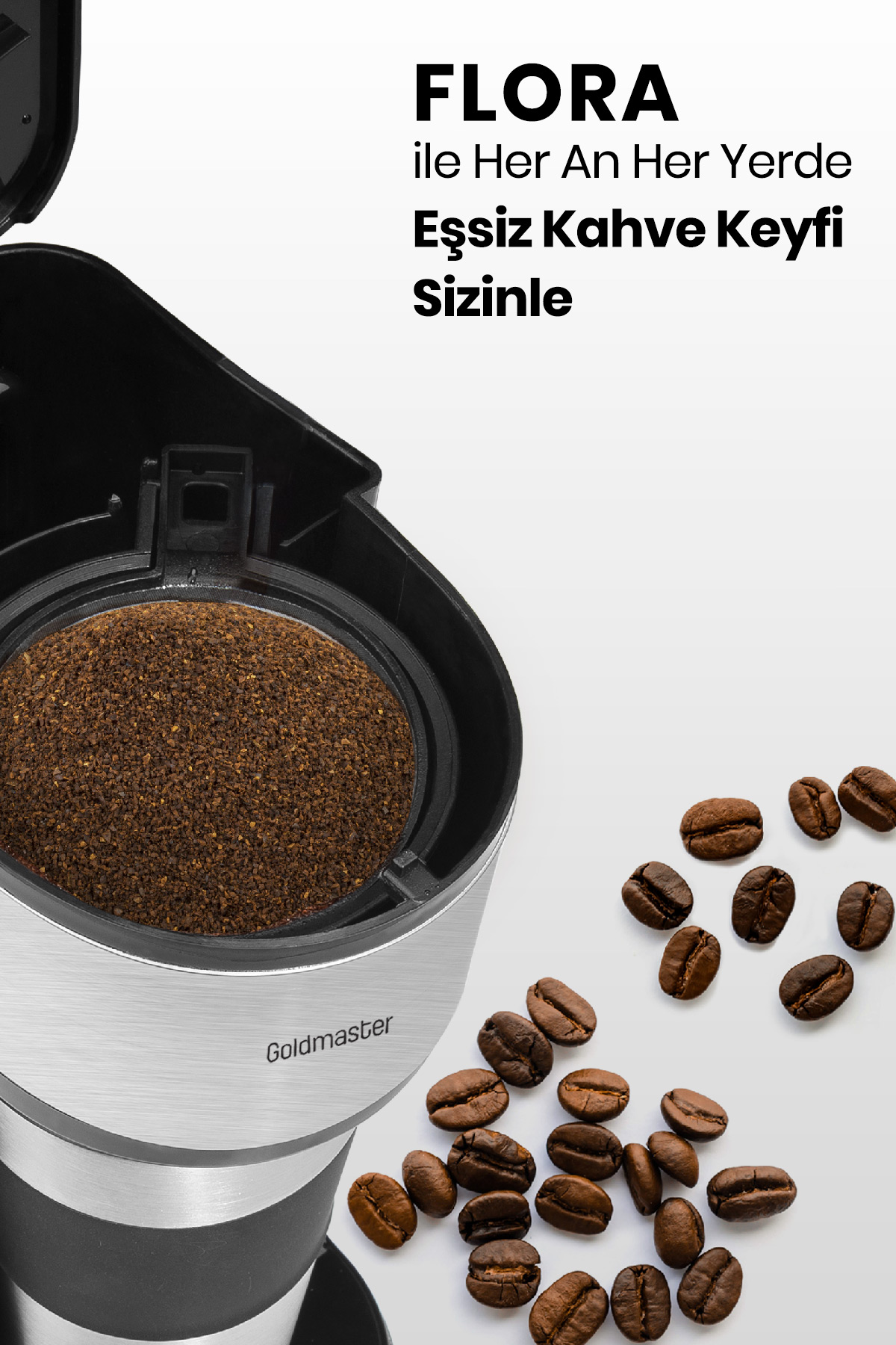 Goldmaster kahve makinesi. Haznede kahve telvesi. Etrafta dağılmış kahve çekirdekleri.