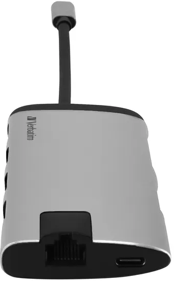 Ein silberner Multi-Port-Adapter mit einem USB-C-Kabel.
