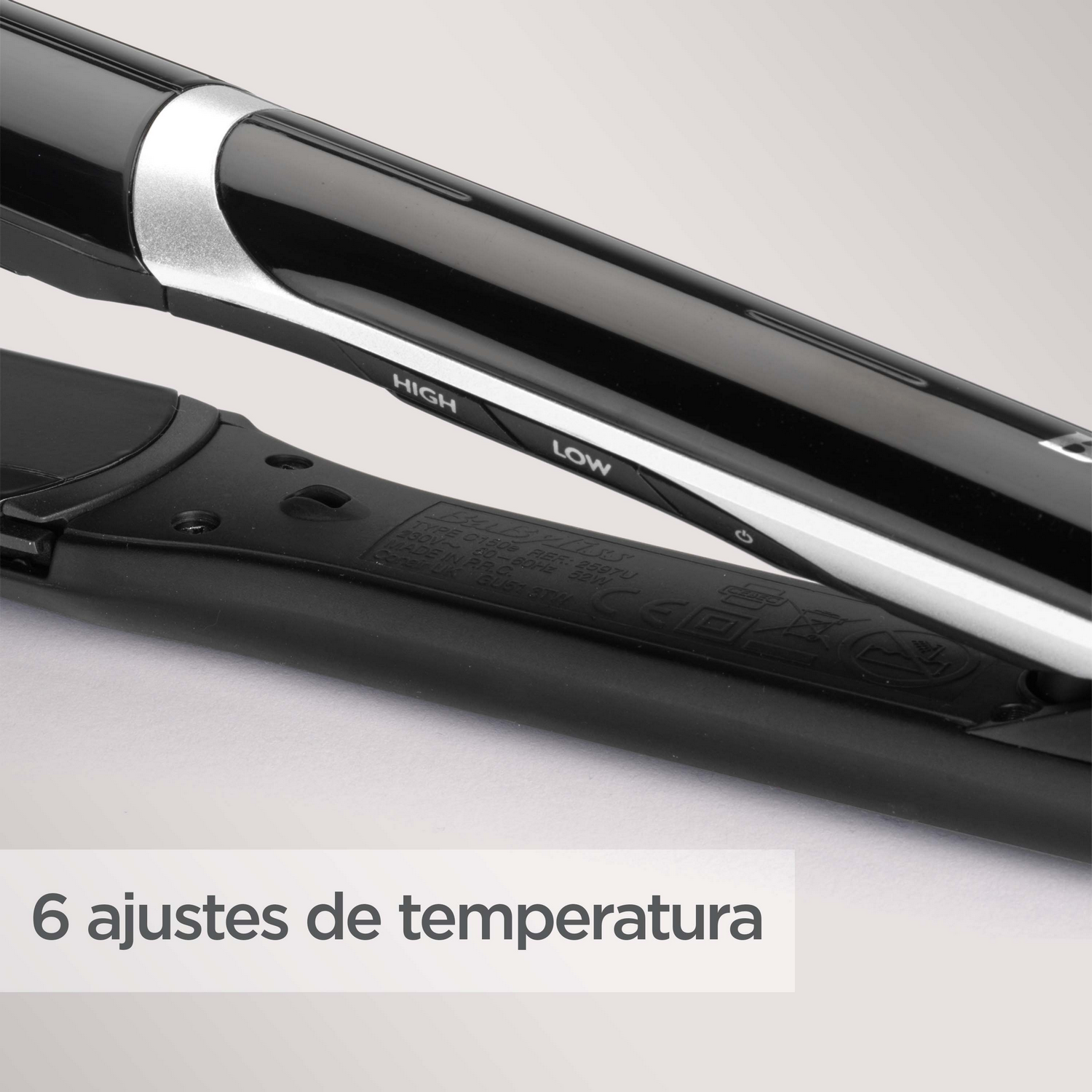 Una plancha de pelo negra, vista superior. Texto: 6 ajustes de temperatura. Detalles plateados.